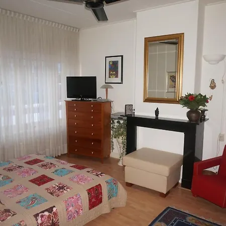 Amsterdam Forest View B&B Bed & Breakfast 2*